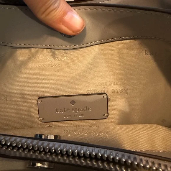 EUC light grey Kate Spade large purse - Picture 9 of 11